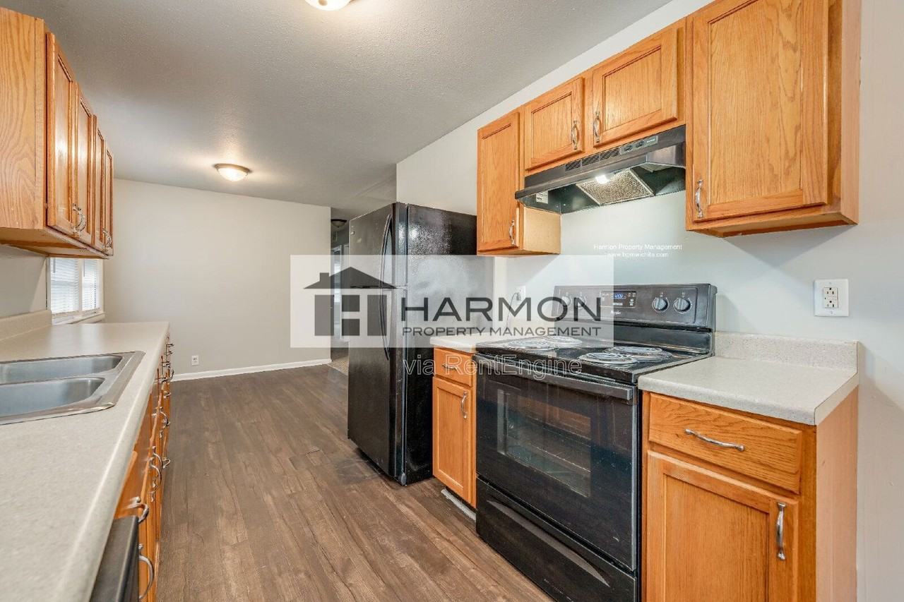 4516 S Elizabeth Ave - Photo 3 of 10