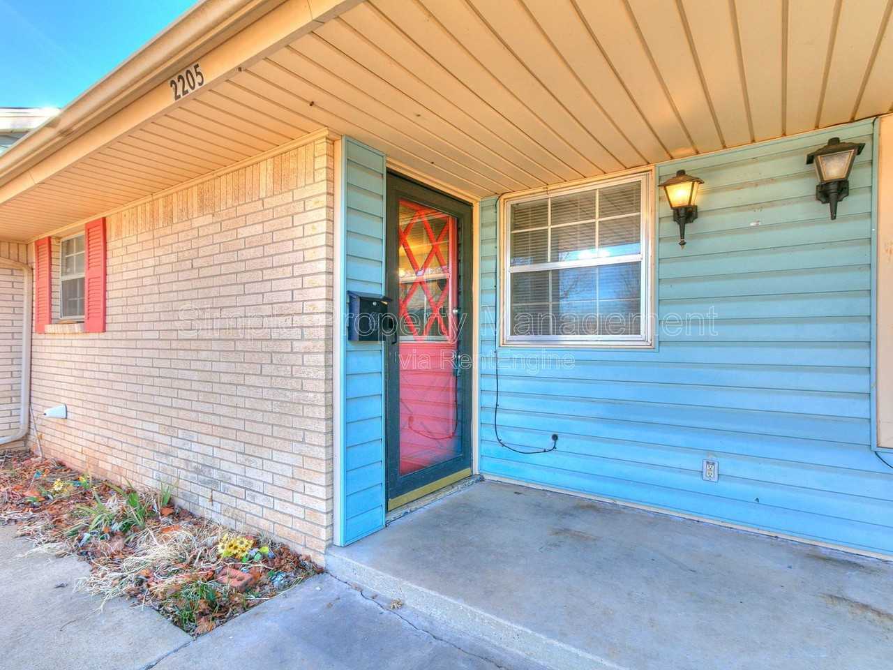 2205 Donna Dr - Photo 2 of 17