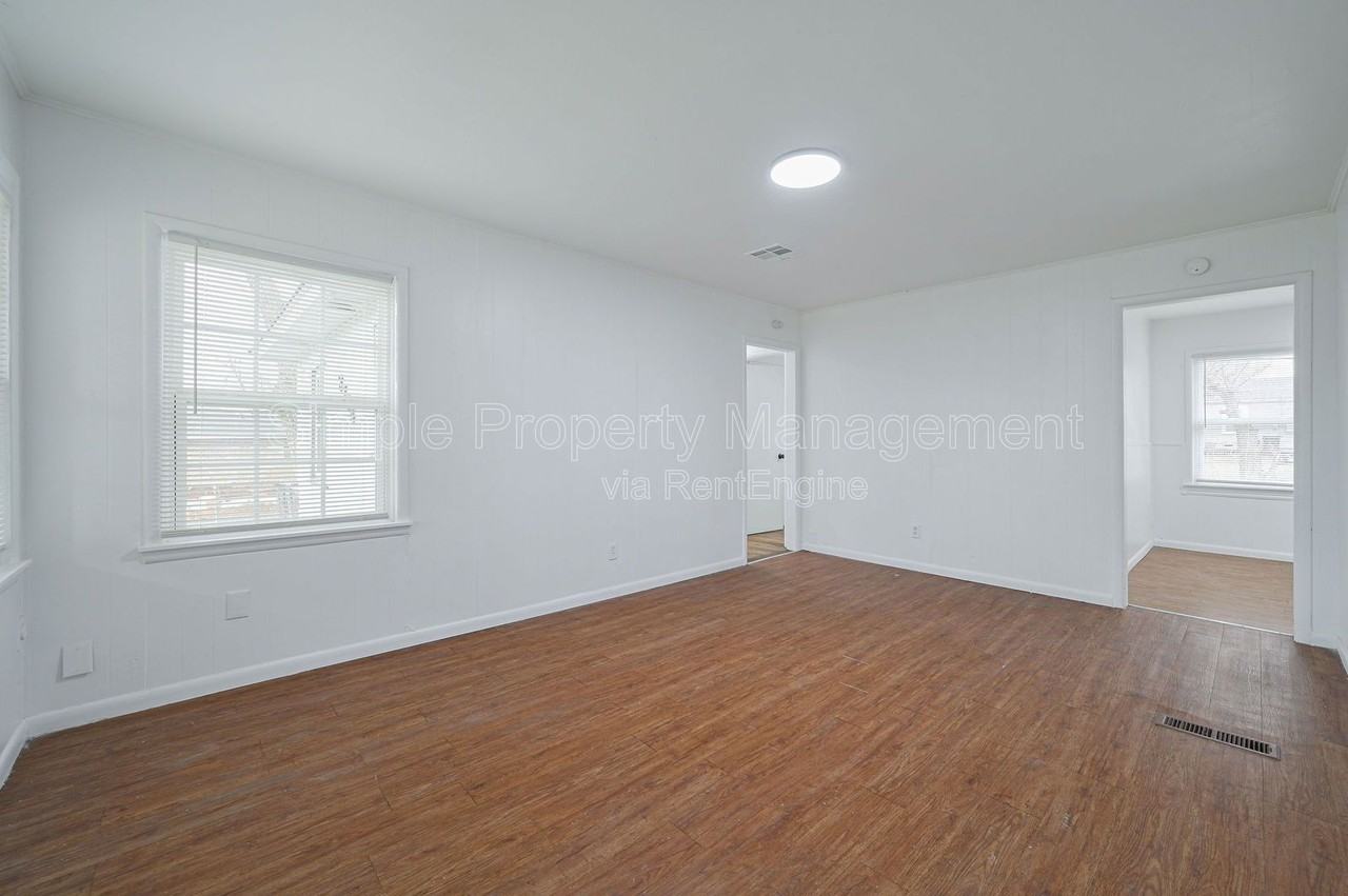 3704 Sw 40th Pl - Photo 3 of 20