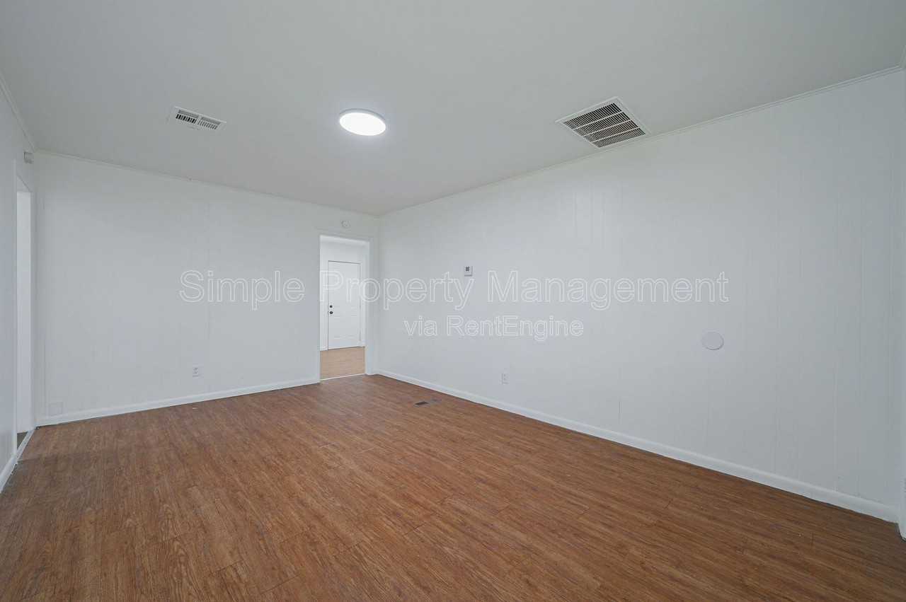 3704 Sw 40th Pl - Photo 4 of 20