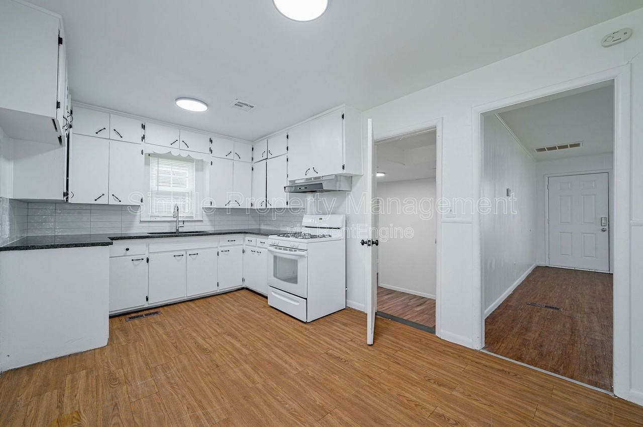 3704 Sw 40th Pl - Photo 6 of 20