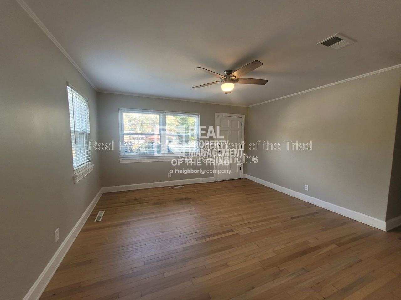 593 Kinard Dr - Photo 3 of 13