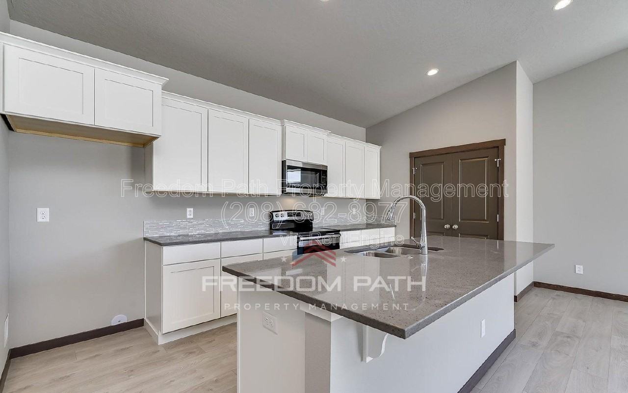 176 N Inkwood St - Photo 4 of 17