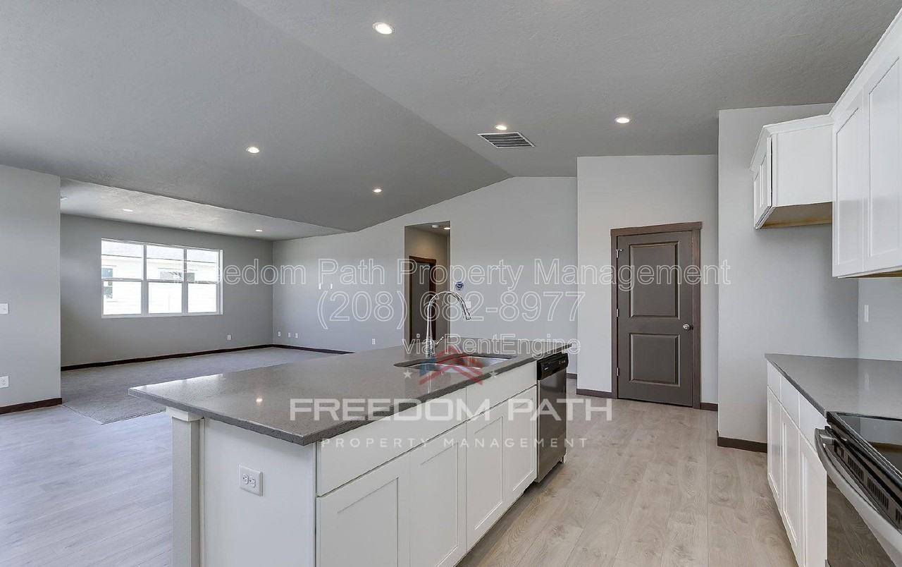 176 N Inkwood St - Photo 5 of 17