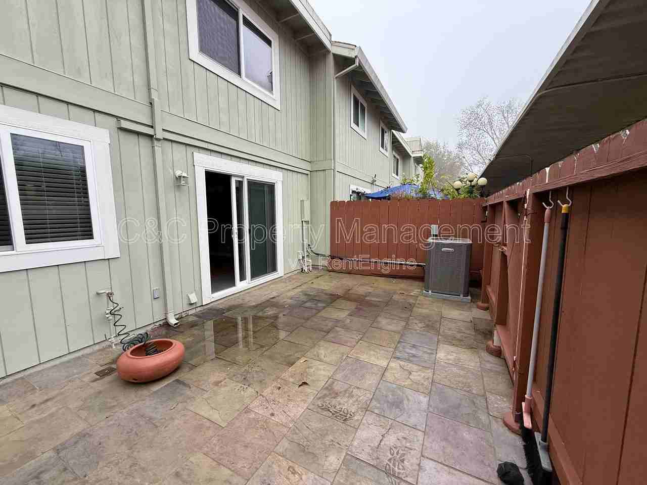 912 Sunnybrae Ln - Photo 2 of 19