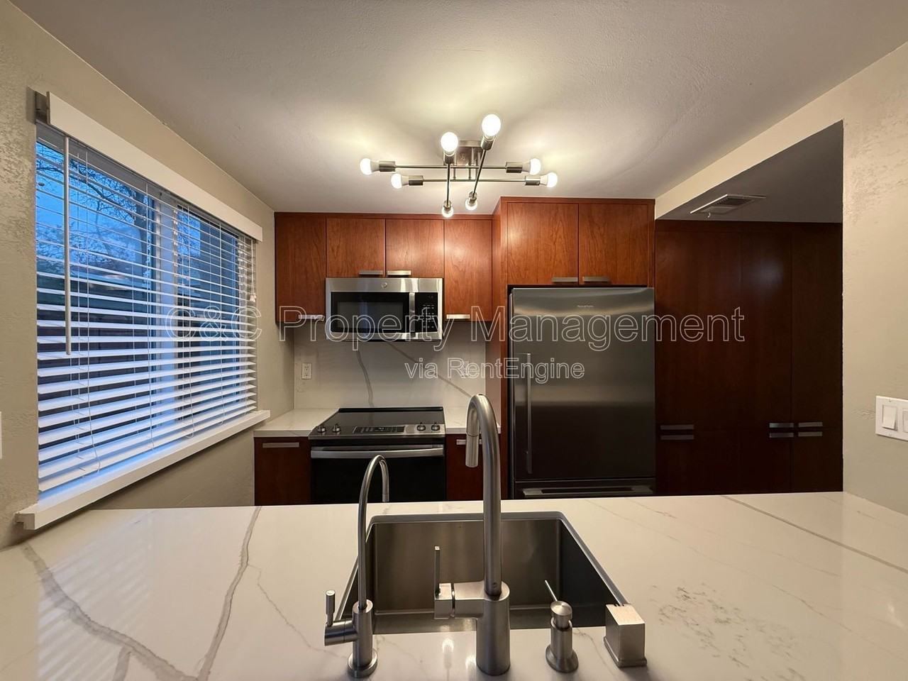 912 Sunnybrae Ln - Photo 4 of 19