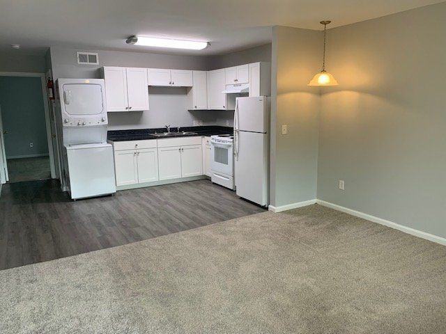 411 E 5th St #19 - Photo 3 of 19