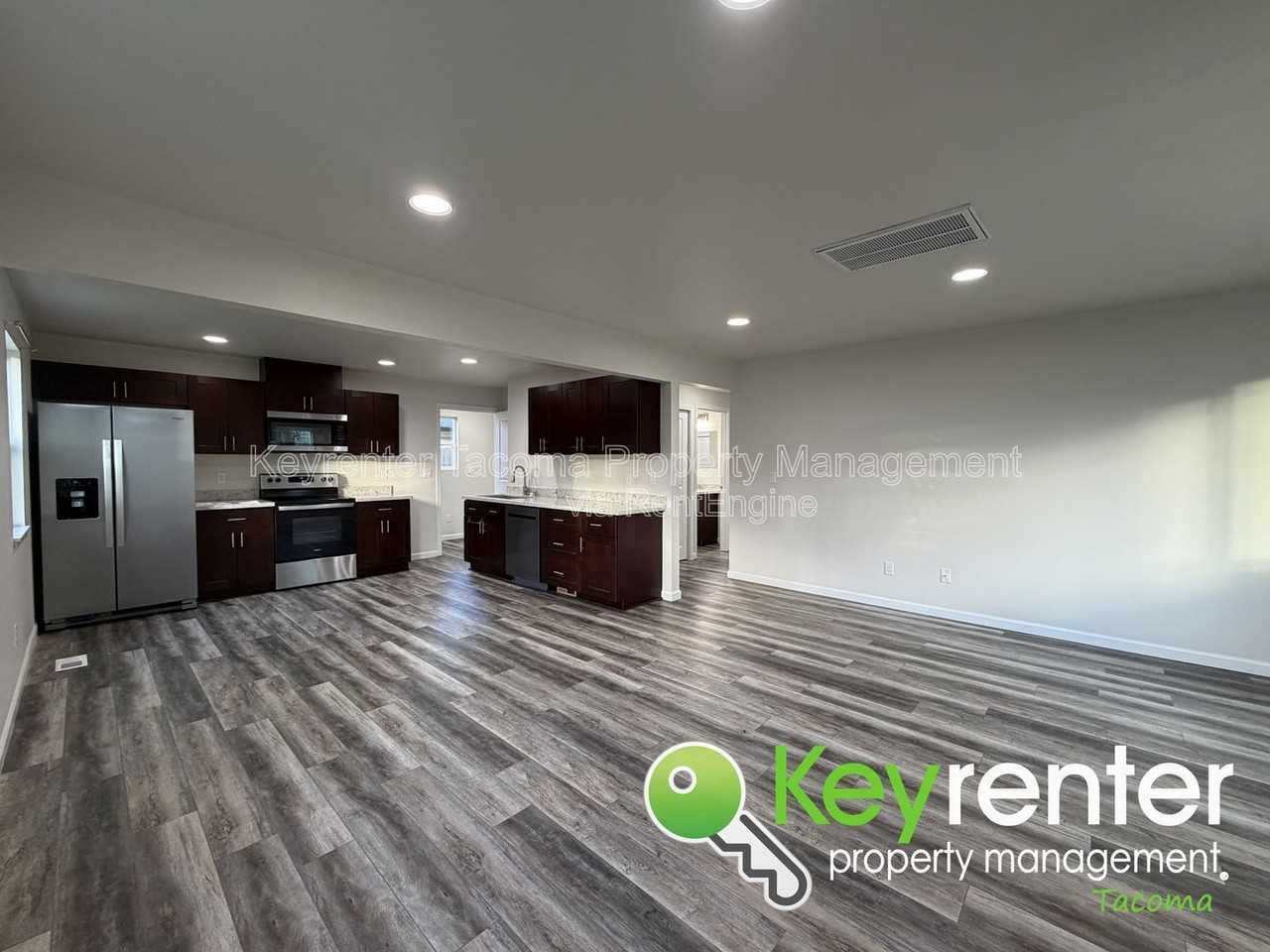 5431 Clarkston St - Photo 3 of 17