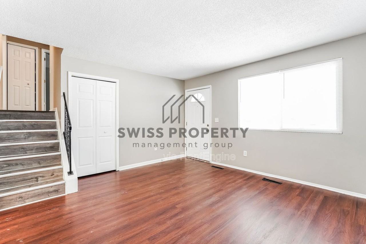 5279 Lindora Dr - Photo 3 of 18