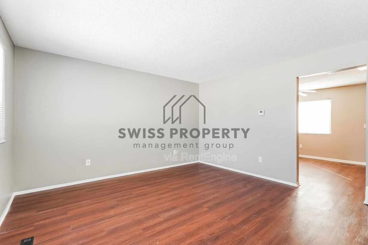 5279 Lindora Dr - Photo 4 of 18