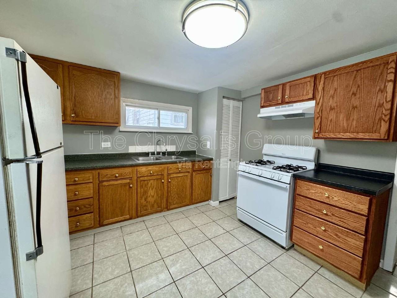 124 W 3rd St - Photo 2 of 8