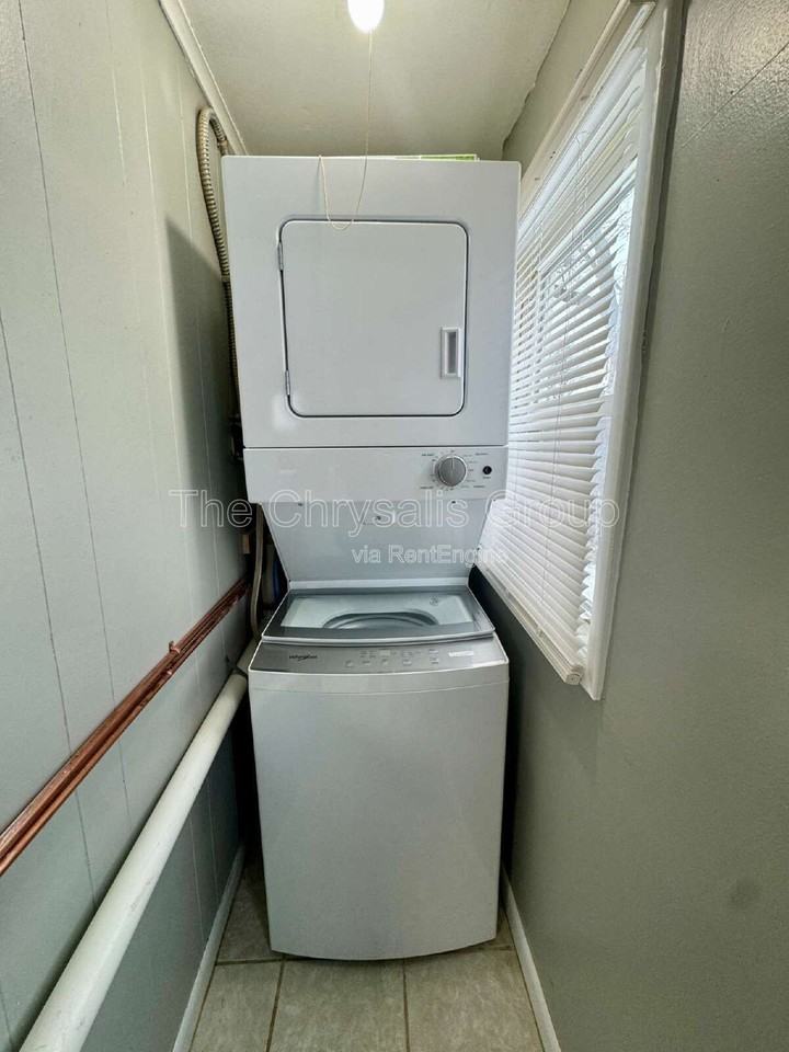 124 W 3rd St - Photo 4 of 8