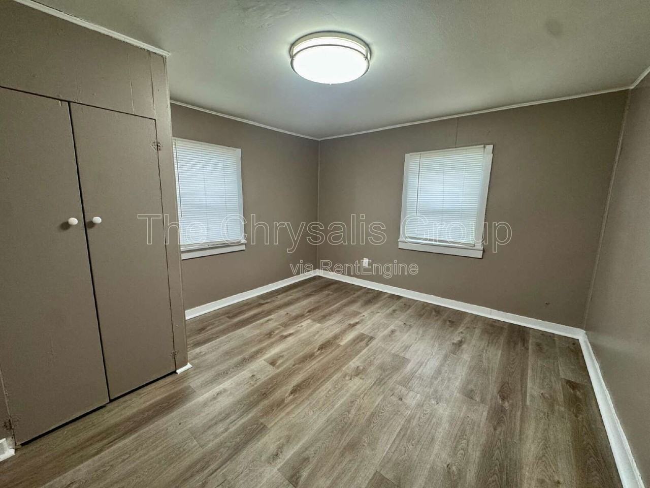 124 W 3rd St - Photo 7 of 8