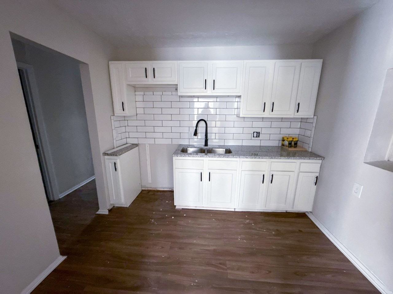 823 Bassett Ave - Photo 4 of 10