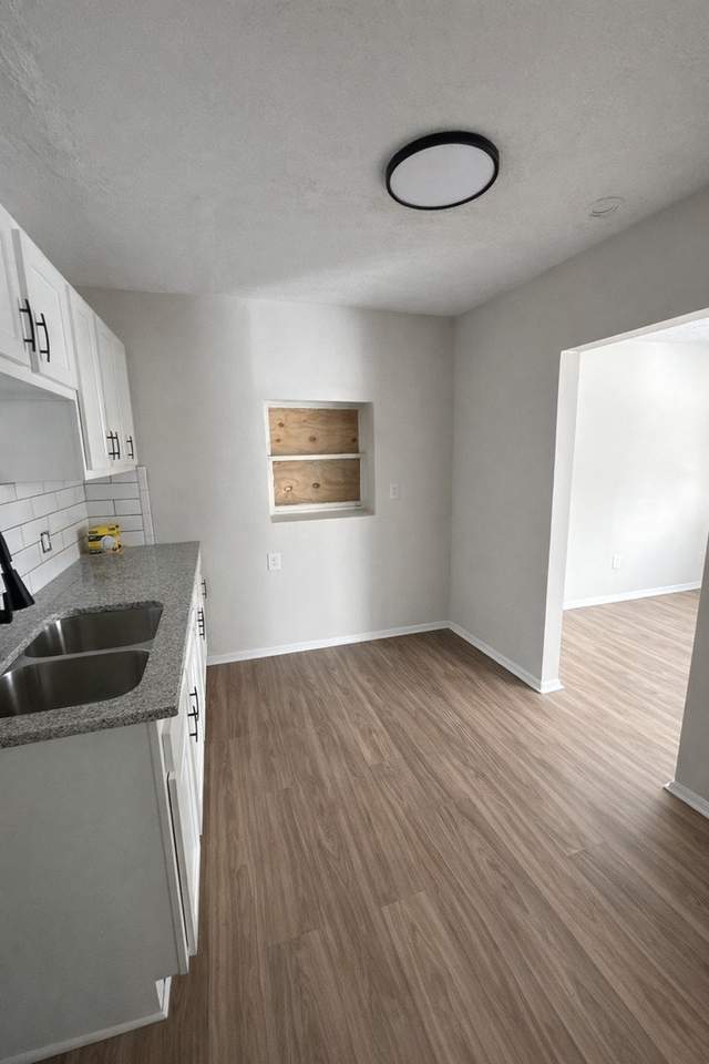 823 Bassett Ave - Photo 5 of 10