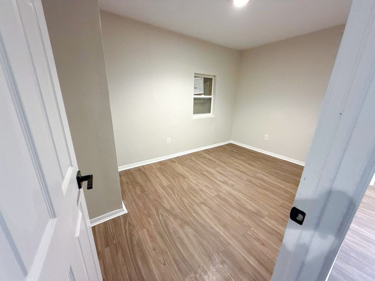 823 Bassett Ave - Photo 6 of 10