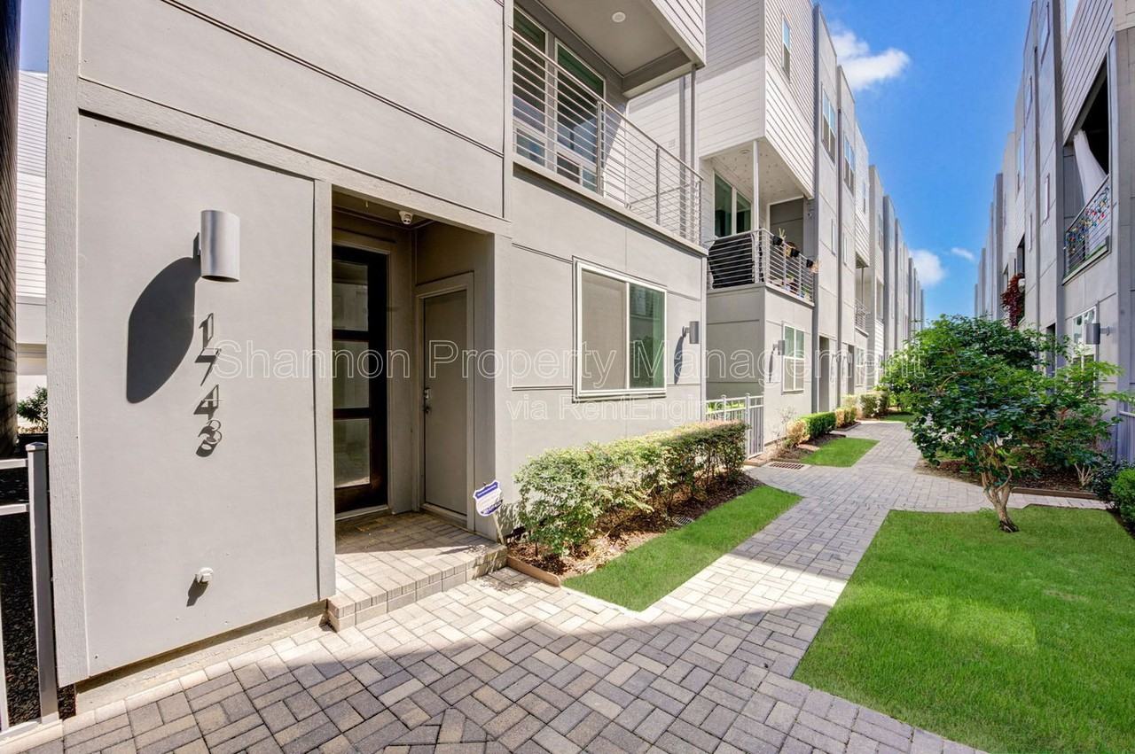 1743 Eado Point Ln - Photo 2 of 28