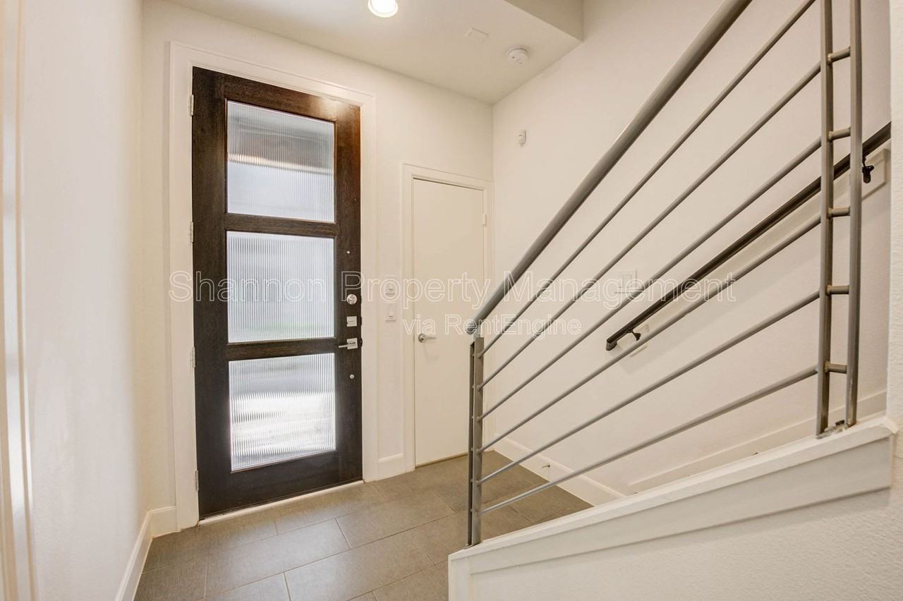 1743 Eado Point Ln - Photo 3 of 28