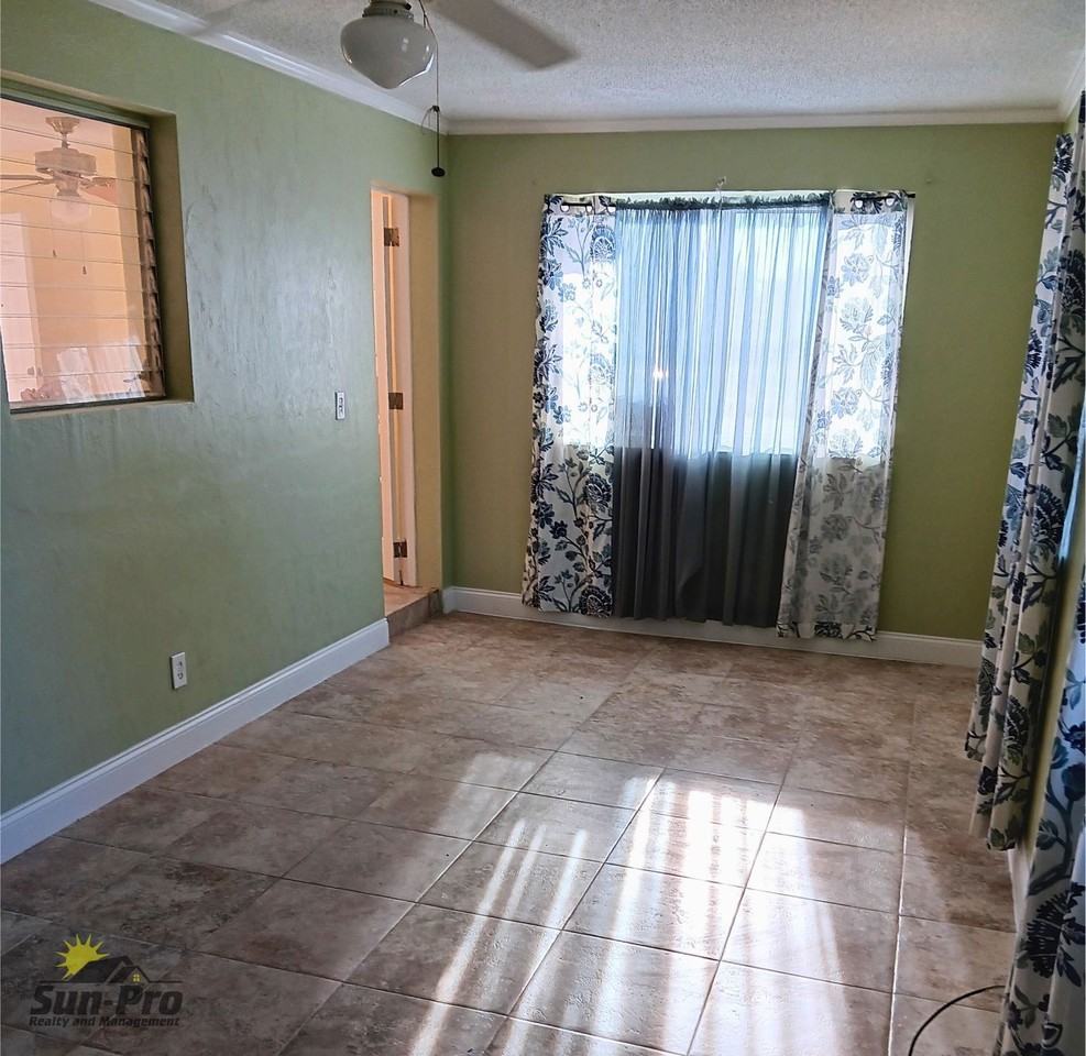 619 Hudson St - Photo 4 of 15