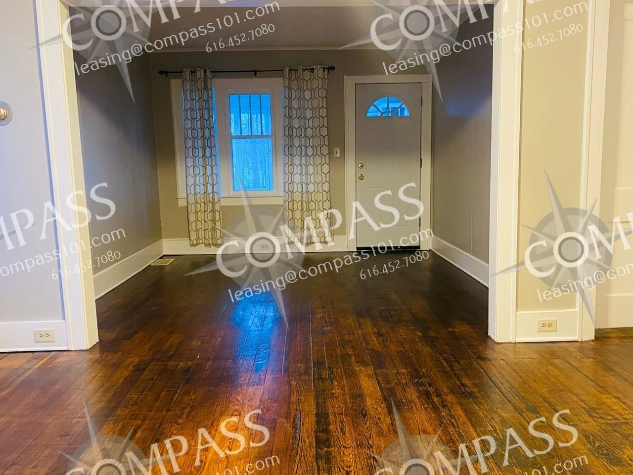 711 Knapp St Ne - Photo 4 of 11