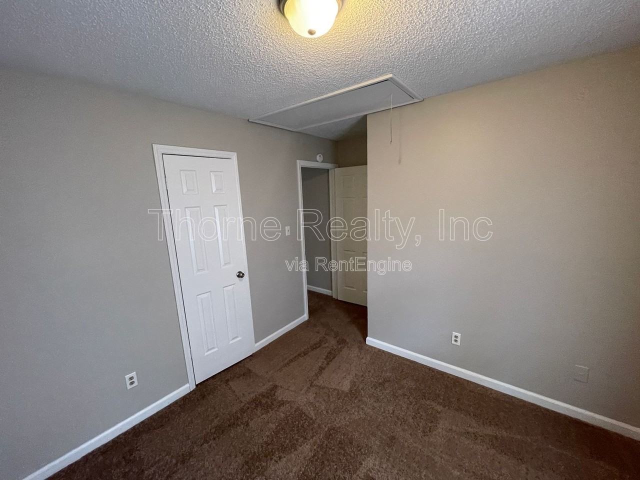 406 E Northern Blvd - Photo 4 of 11