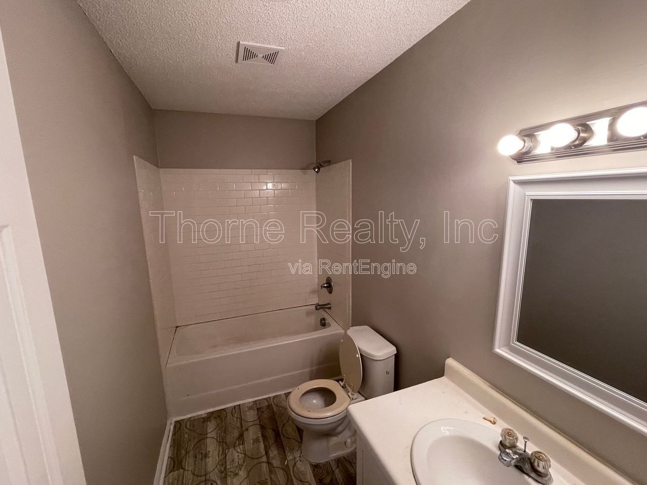 406 E Northern Blvd - Photo 6 of 11