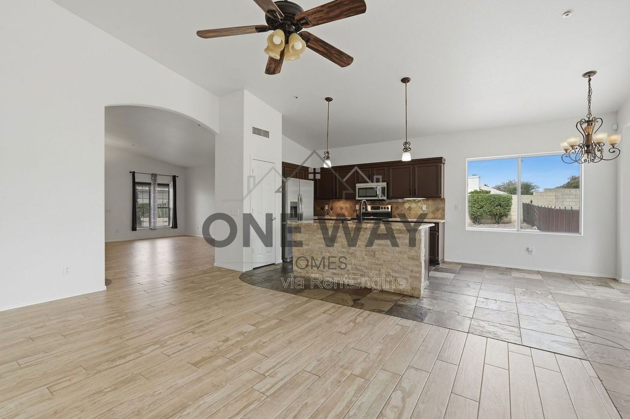 15121 N 93rd Way - Photo 7 of 37