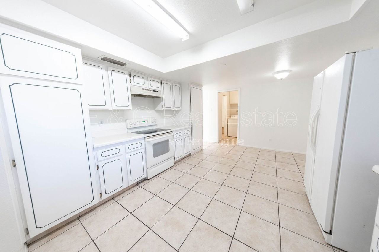 1349 E Donner Dr - Photo 5 of 27