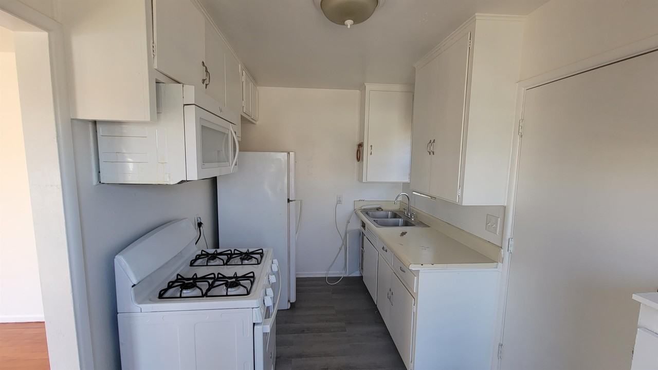 805 Apple St - Photo 2 of 13