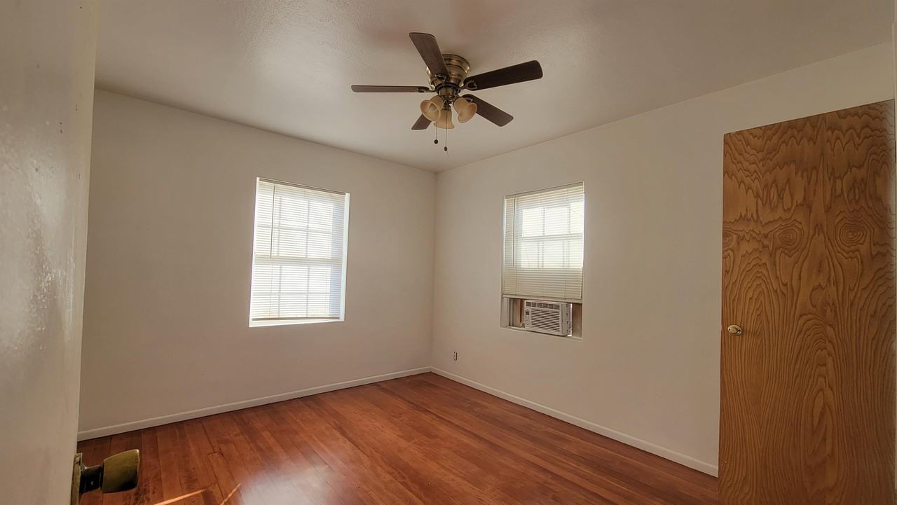 805 Apple St - Photo 3 of 13