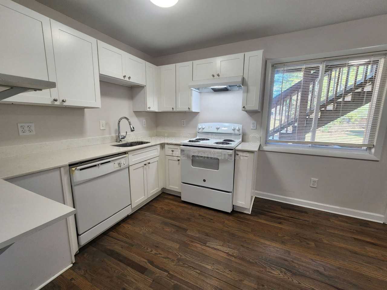 1651 Line Cir #1 - Photo 5 of 12