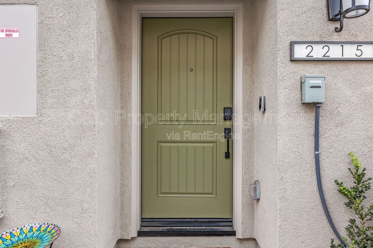 2215 S Cordon Gln - Photo 3 of 34