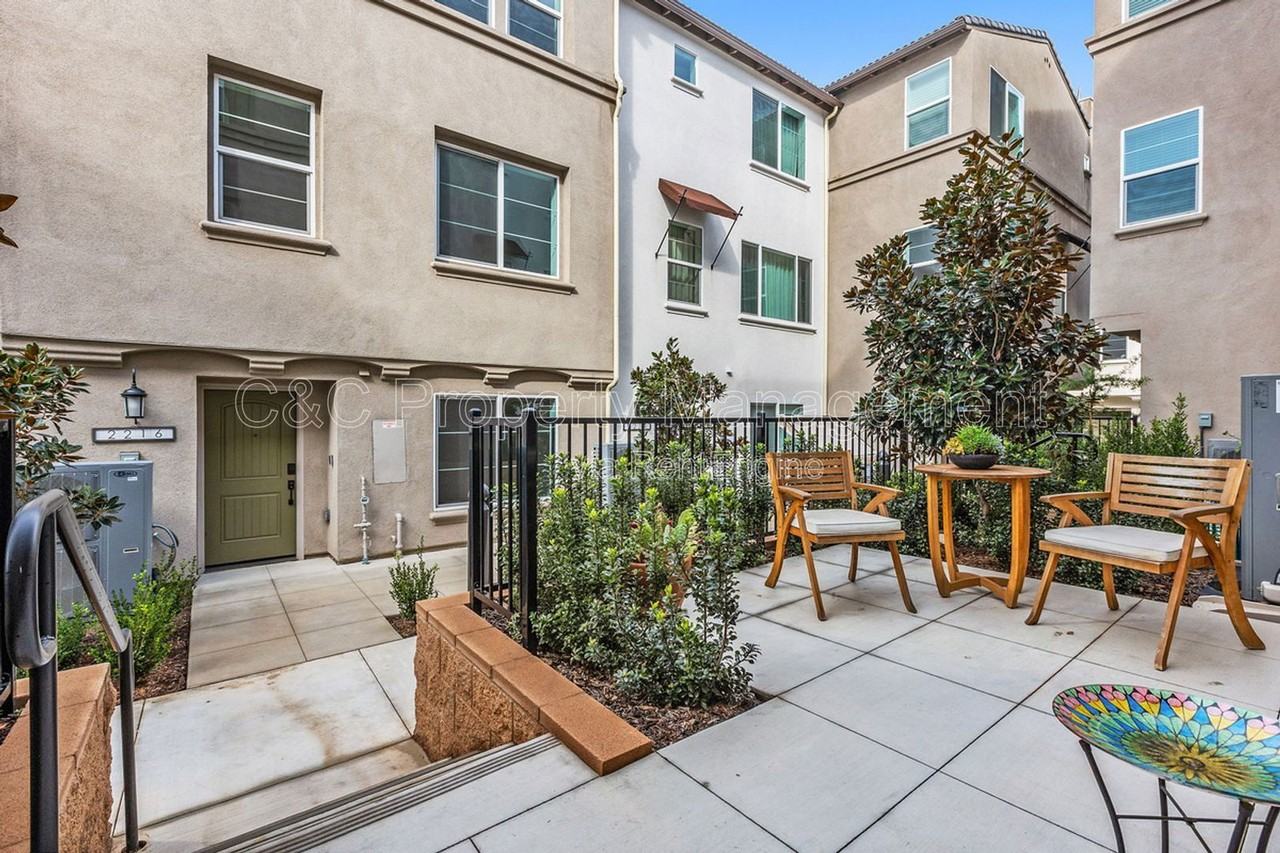 2215 S Cordon Gln - Photo 4 of 34