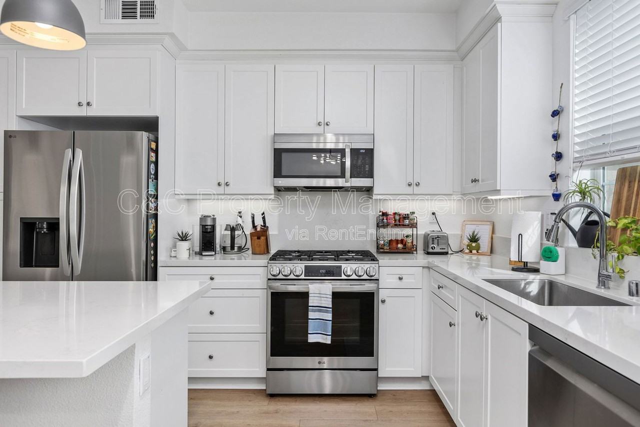 2215 S Cordon Gln - Photo 5 of 34