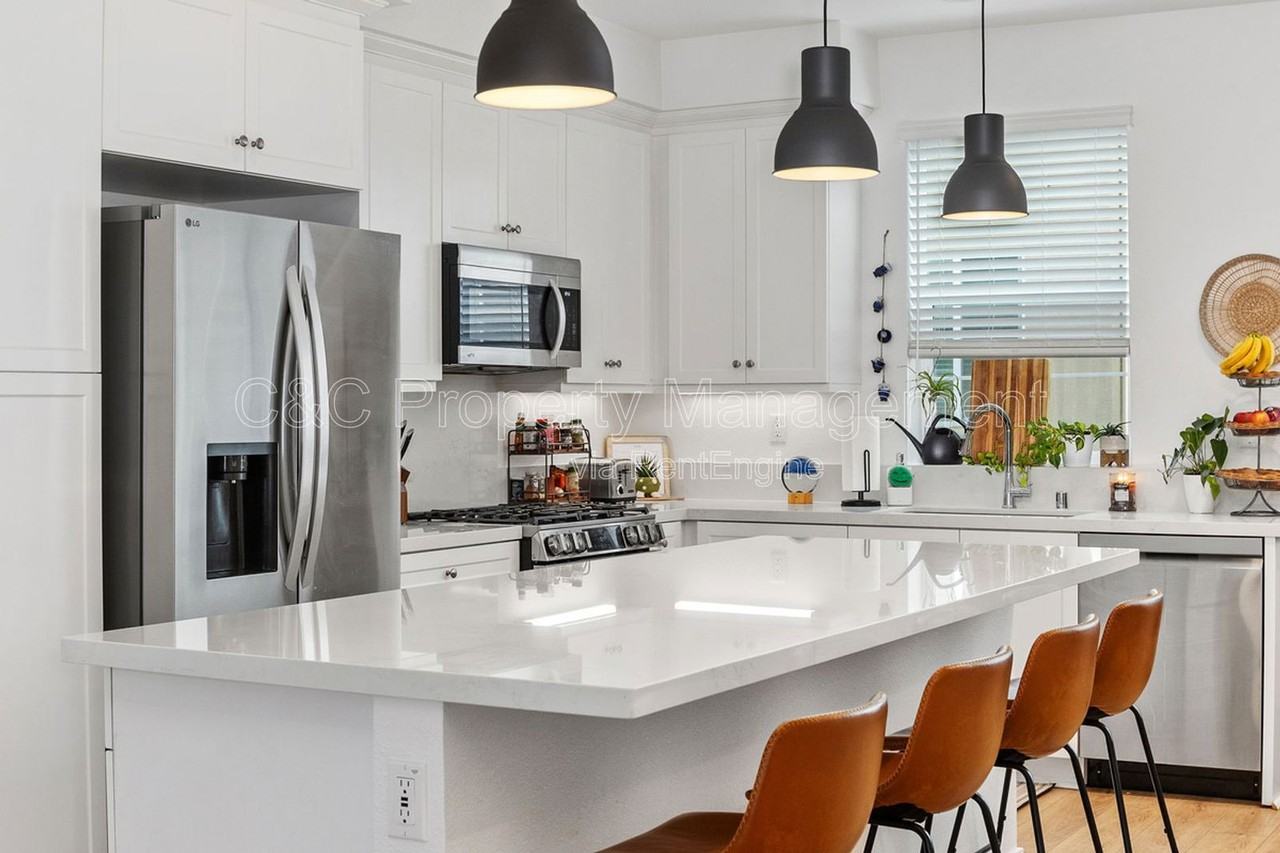 2215 S Cordon Gln - Photo 7 of 34