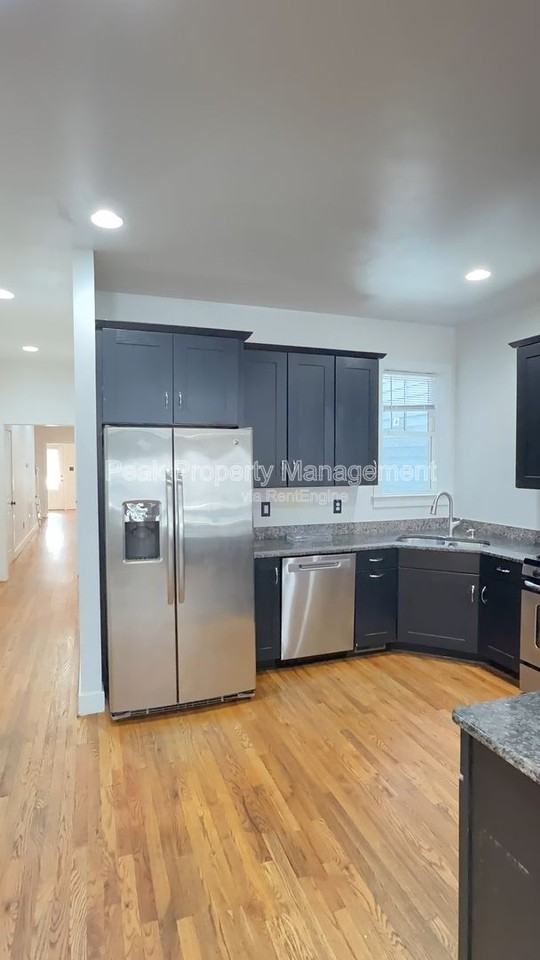 1510 W Leigh St - Photo 3 of 12