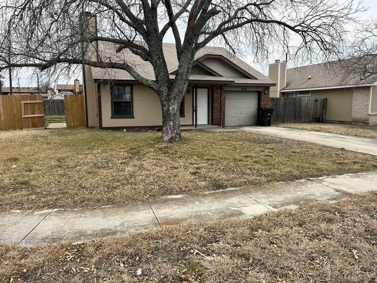 2218 Hilltop Loop - Photo 2 of 9