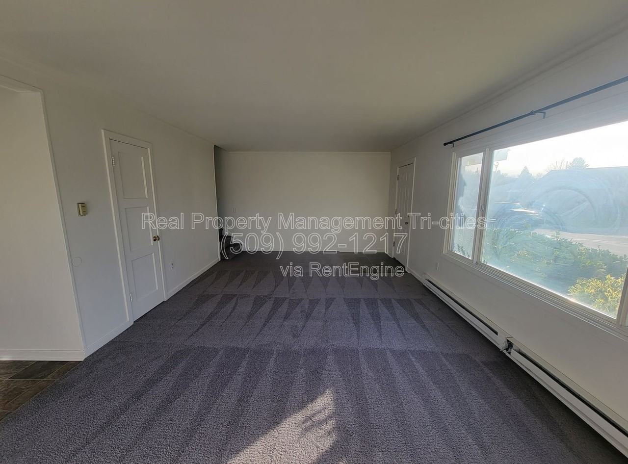 1204 Marshall Ave - Photo 4 of 12