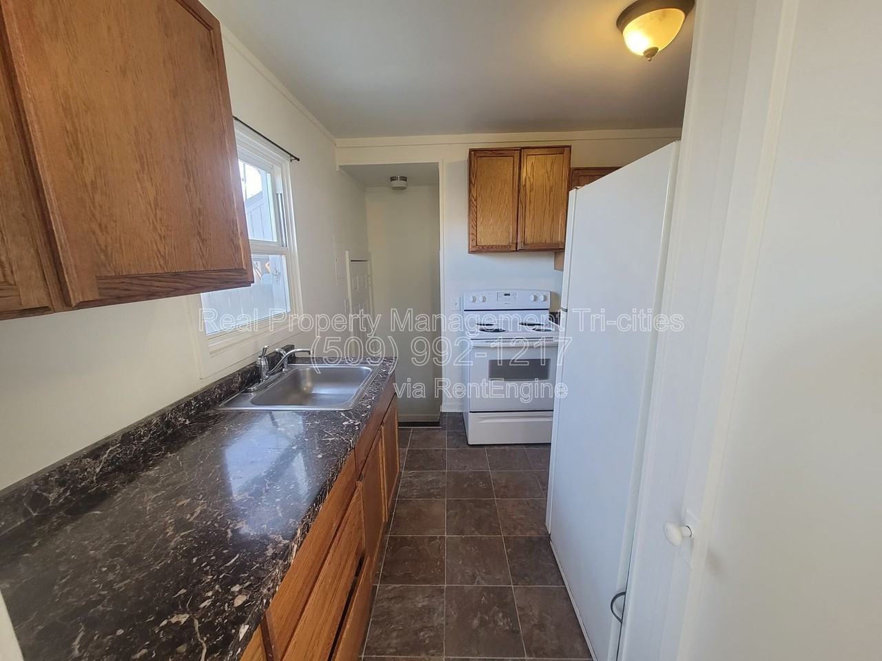 1204 Marshall Ave - Photo 6 of 12