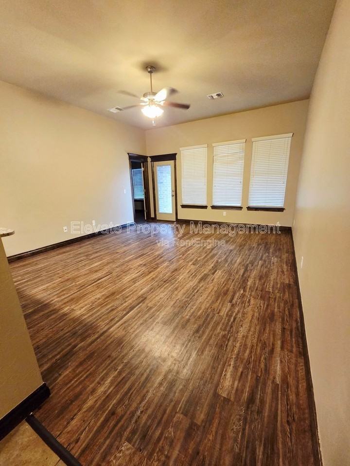 2302 Kintyre Rd - Photo 4 of 17