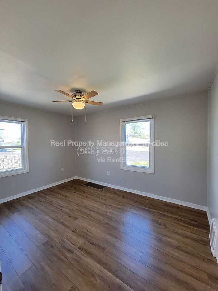 1005 Torbett St - Photo 6 of 16