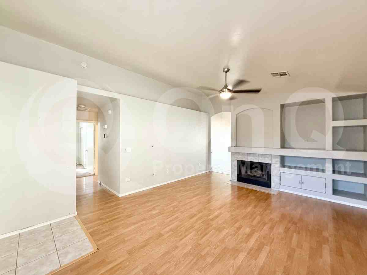 838 E Ross Ave - Photo 2 of 10