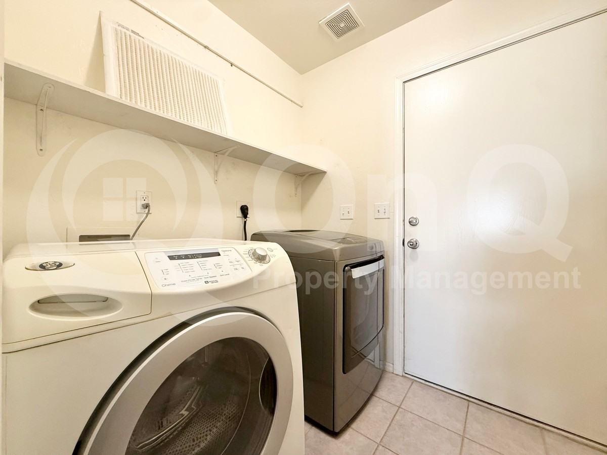 838 E Ross Ave - Photo 3 of 10