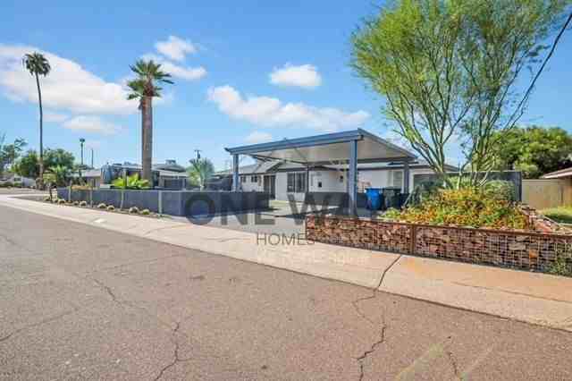 10624 N 38th St - Photo 2 of 40