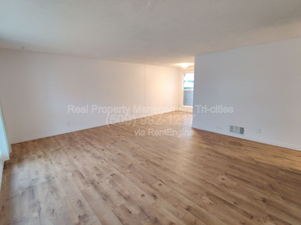 1405 Wright Ave - Photo 4 of 8