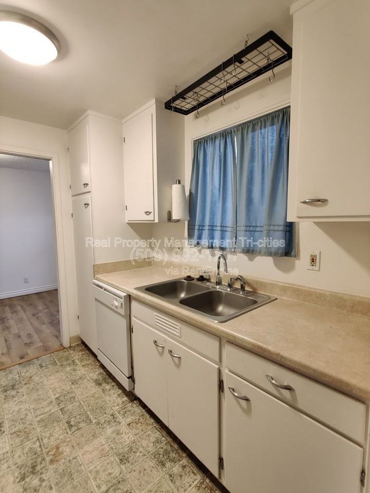 1405 Wright Ave - Photo 5 of 8