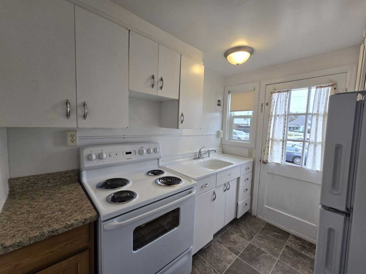 451 Ne Winchester St - Photo 6 of 18