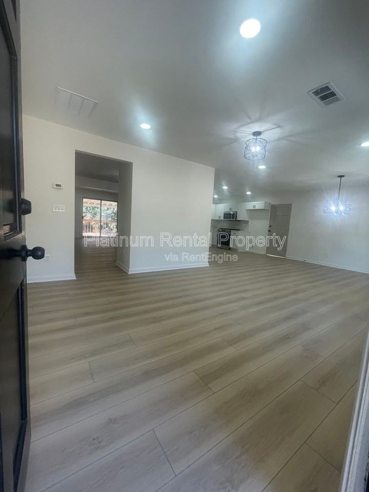 1245 Shore Dr Sw - Photo 3 of 42