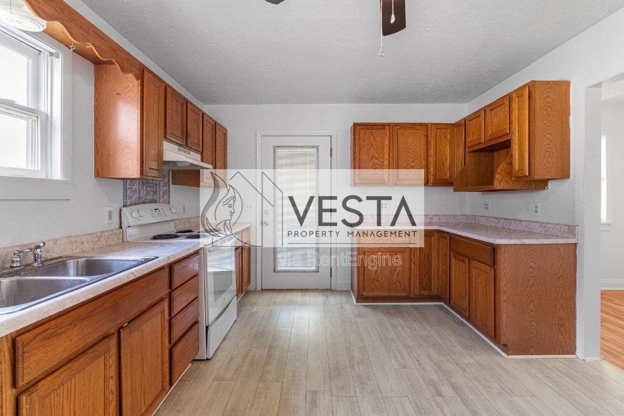 303 Tarheel Dr - Photo 4 of 28