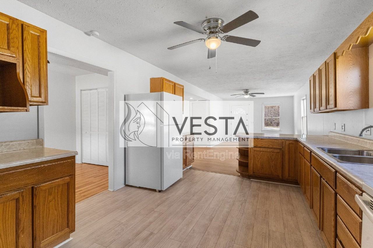 303 Tarheel Dr - Photo 5 of 28